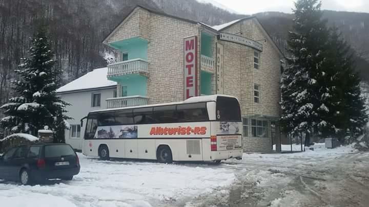 מויקובאץ Motel Tara מראה חיצוני תמונה